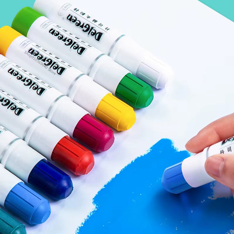 De la peinture gouache en bâtons, soluble, idéal pour une prise en main facile et propre. Parfait pour faire peindre les enfants facilement et rapidement !