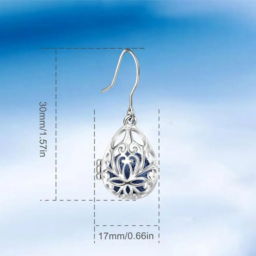 Boucle d'oreille pendentif argenté avec pierre de lave à l'intérieur, parfait pour y déposer vos huiles essentielles. 