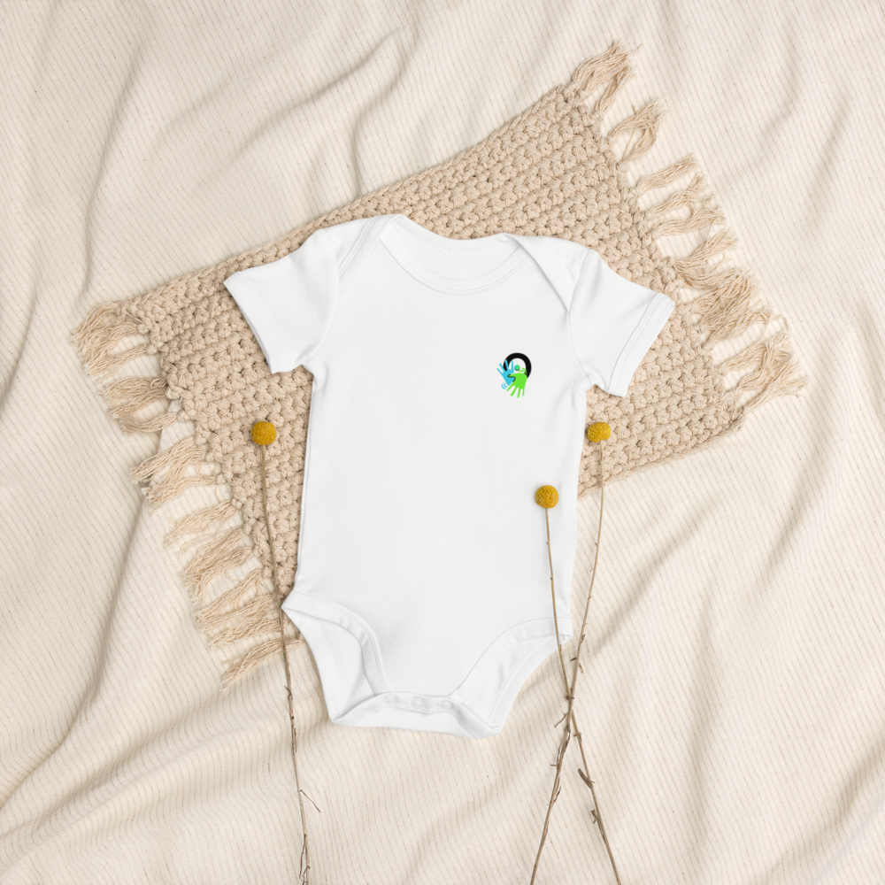 Body bébé en coton bio blanc. Doux et éthique, il porte les valeurs de la marque Activ'Sign et sensibilise à la LSF dès le plus jeune âge.