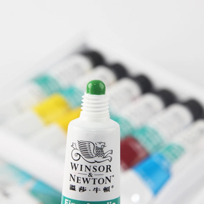 La peinture acrylique est idéale pour peindre facilement sur des supports variés, la peinture sèche vite et dure dans le temps. De la marque Winsor&Newton.