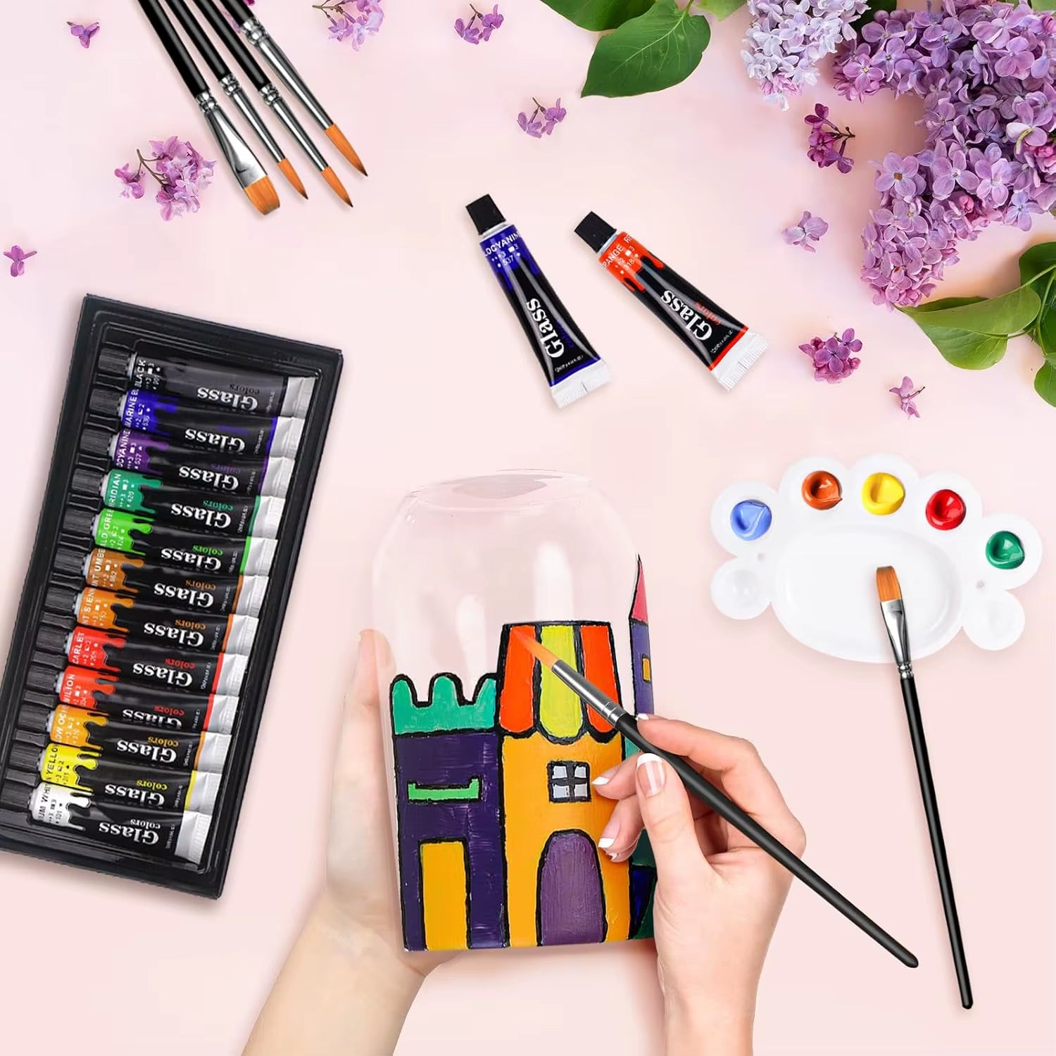 Coffret de peinture pour peindre sur différents support tel le verre, la porcelaine, la céramique .. Idéal pour décorer vos objets maison ! A vos peintures !