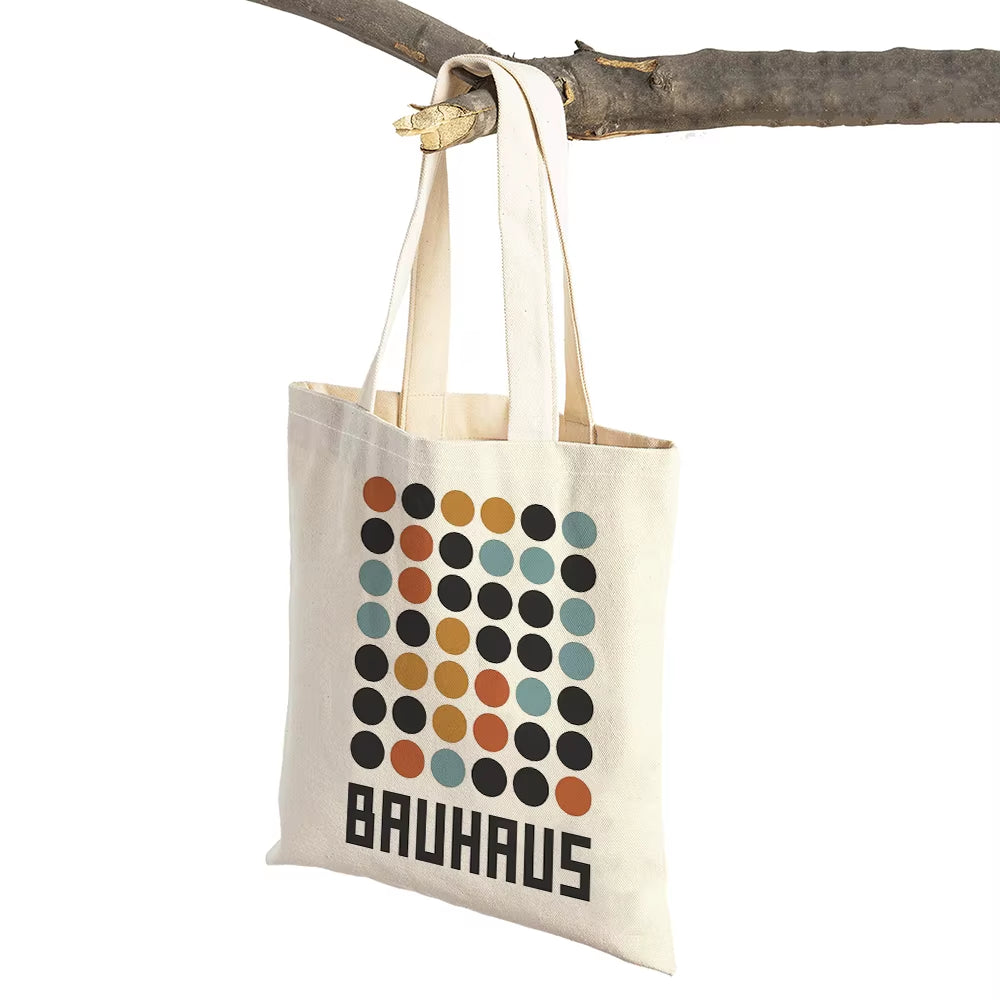 Sacs pour célébrer la période historique du Bauhaus. Pour les passionner de design ou pour les amoureux du style, il y en a pour tout les goûts ! 