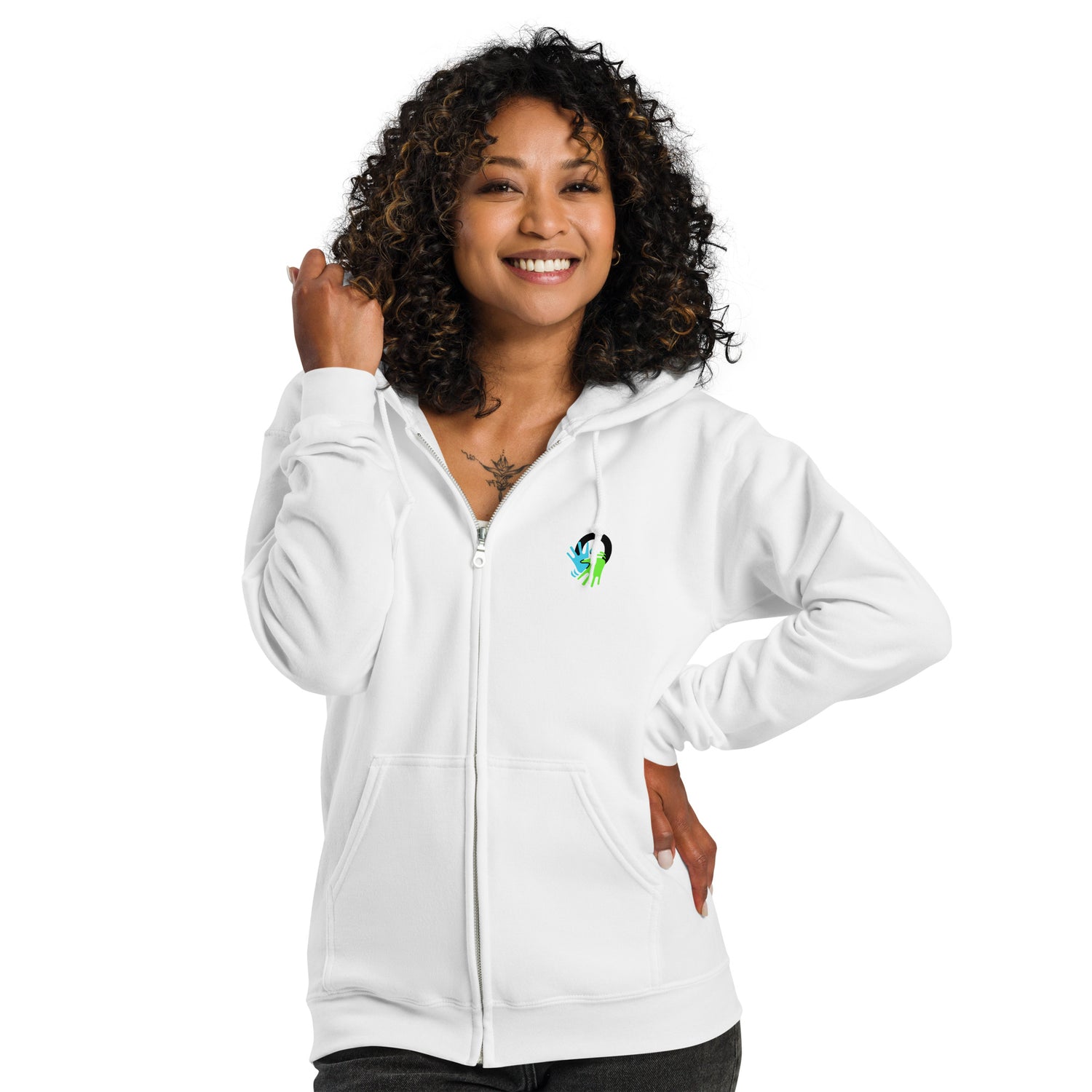 Conçu avec un style et un confort assurés, ce sweat à capuche deviendra rapidement votre nouveau vêtement préféré. Il est fabriqué à partir de polaire douce à l'intérieur et à l'extérieur, avec une fermeture éclair en métal robuste, des poches avant pratiques et une capuche avec des cordons de serrage de couleur assortie.